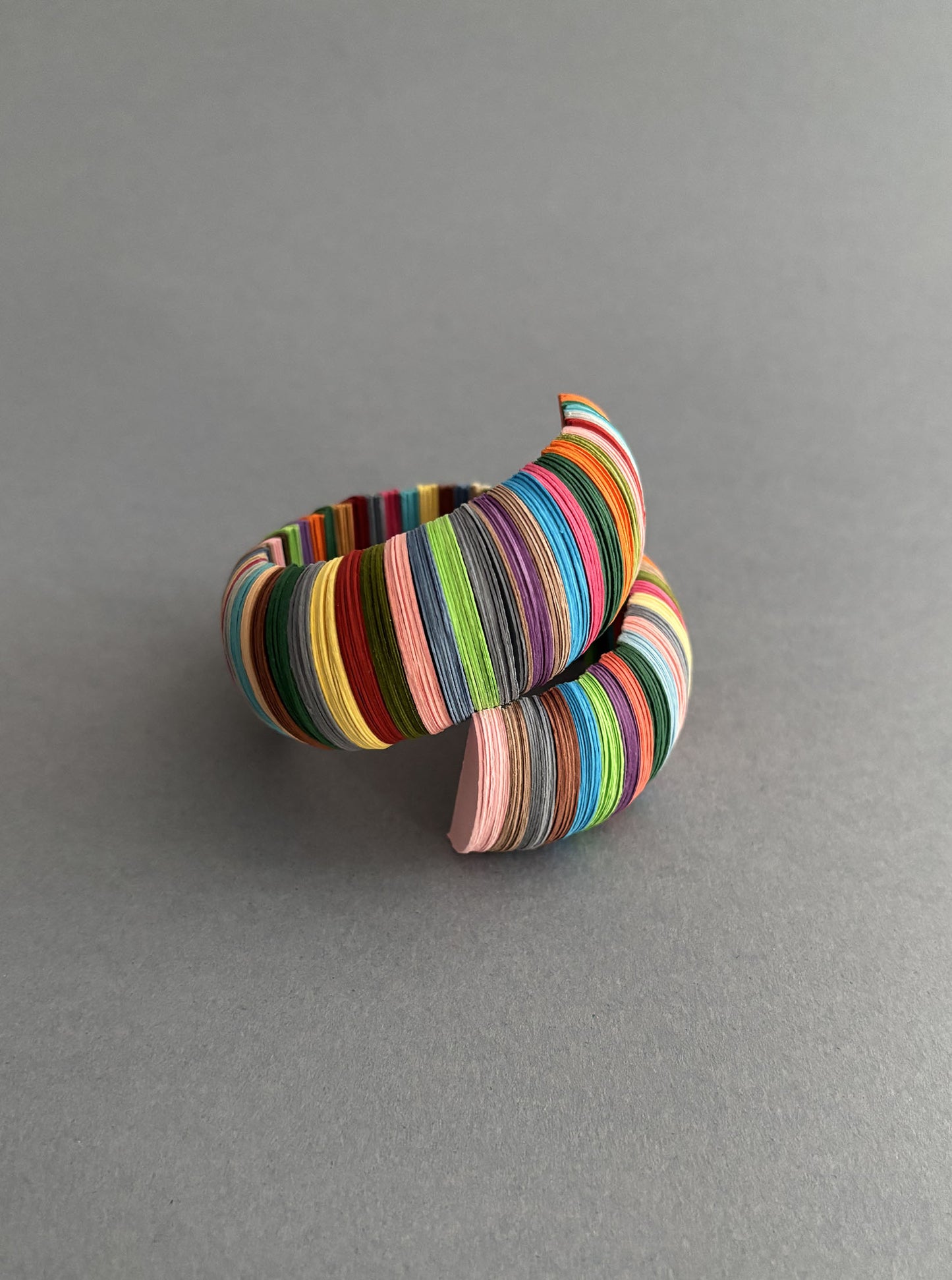 Bracciale di carta a righe multicolore - Verde Alfieri