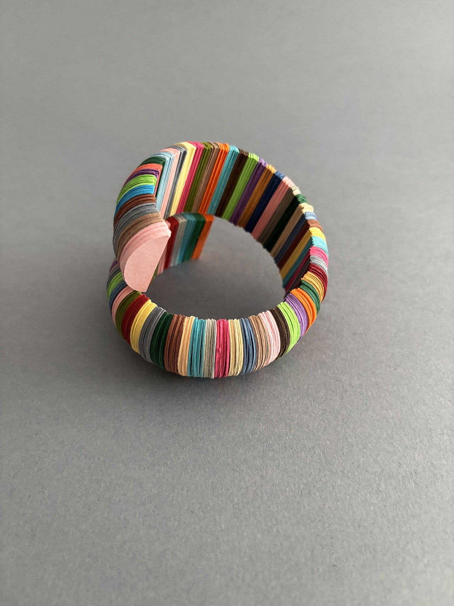 Bracciale di carta a righe multicolore - Verde Alfieri