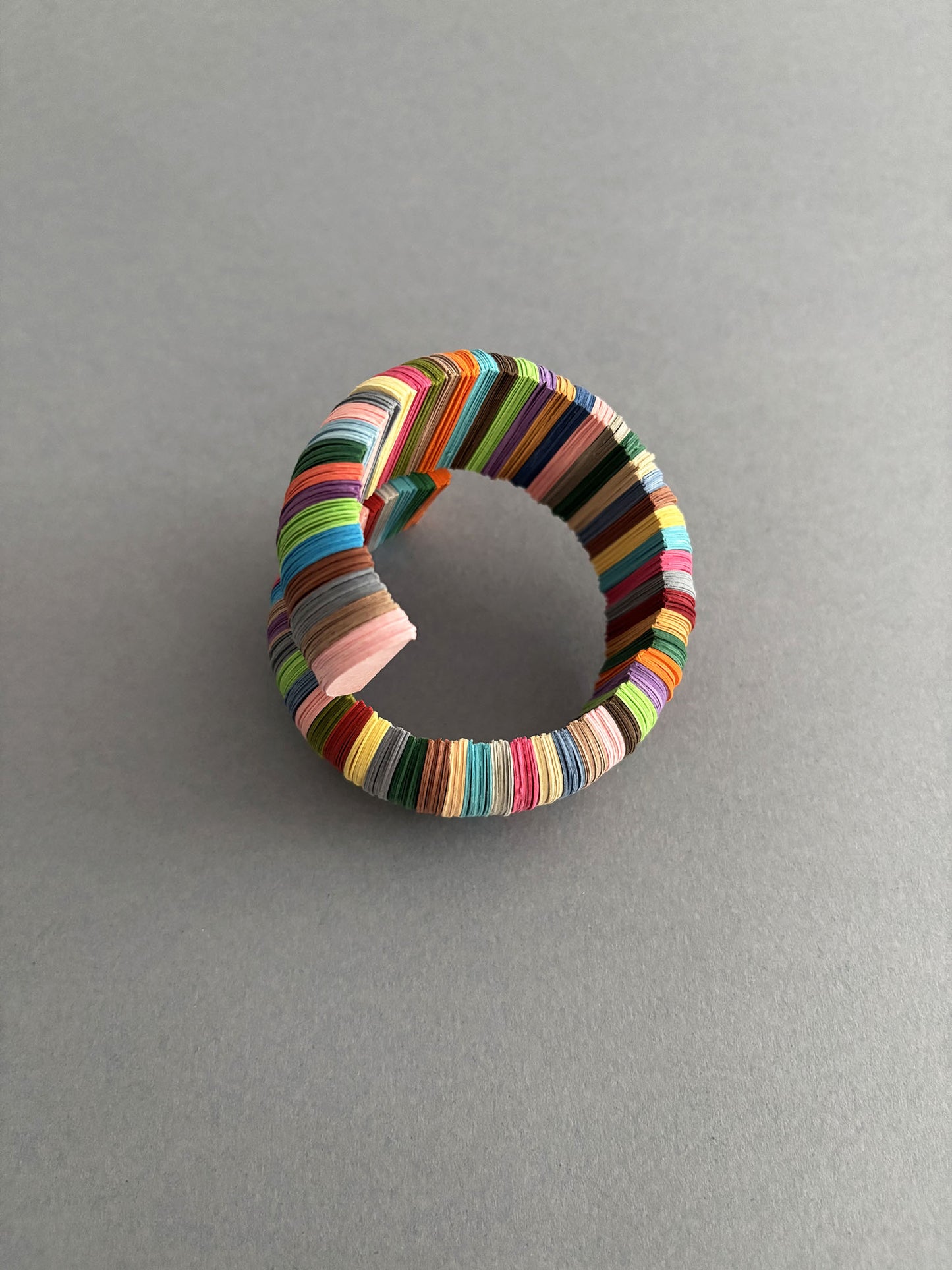 Bracciale di carta a righe multicolore - Verde Alfieri