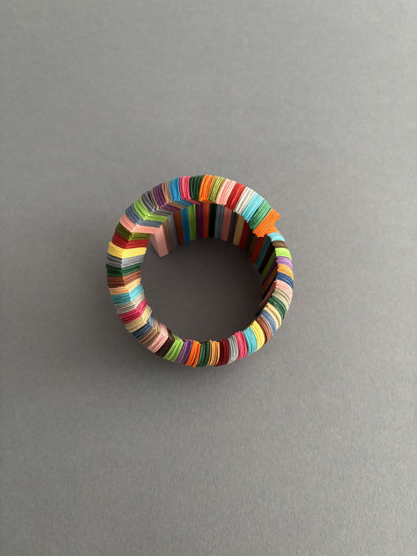 Bracciale di carta a righe multicolore - Verde Alfieri