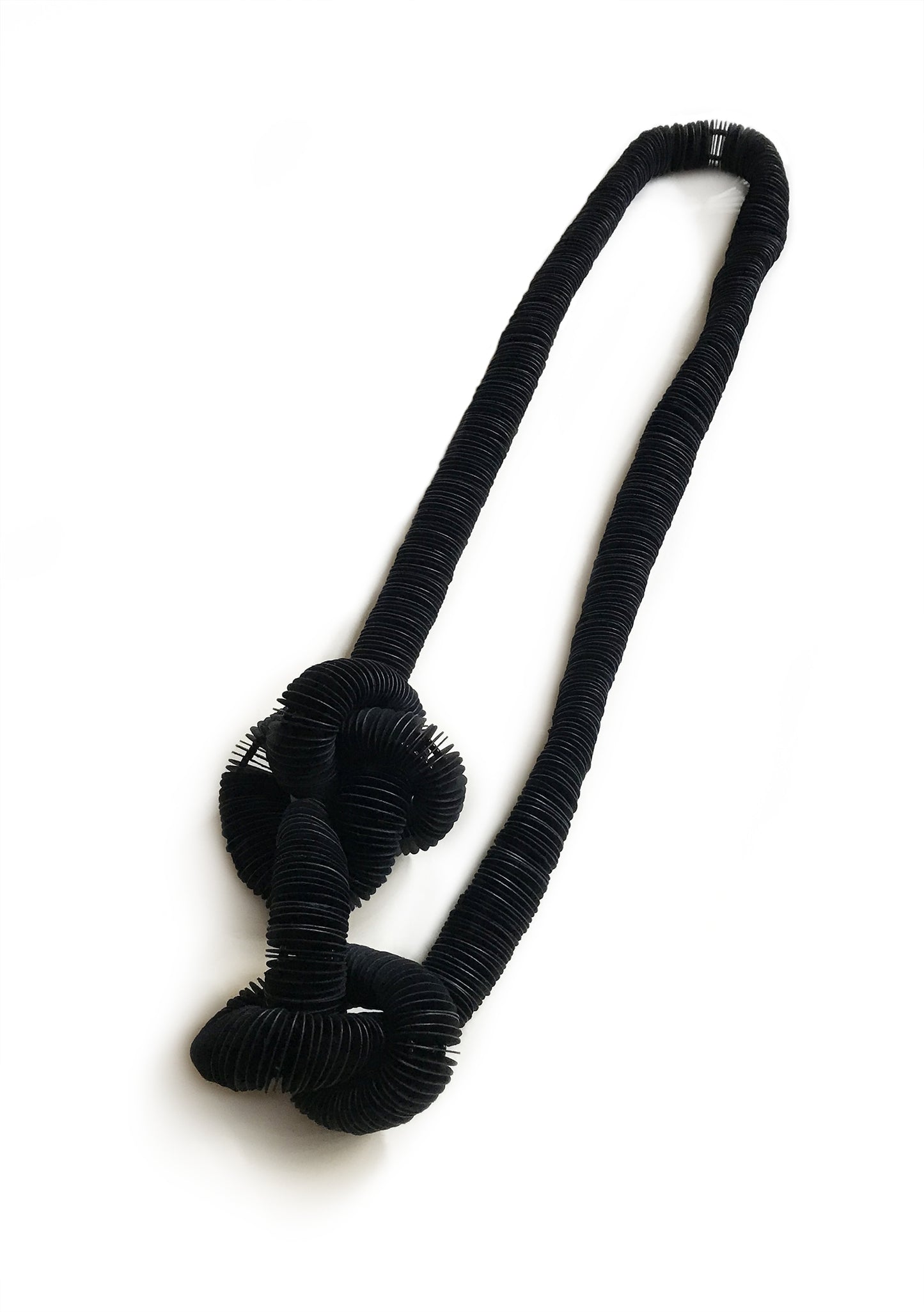 Tre nodi, collana nera lunga con nodi fatta di carta - Verde Alfieri