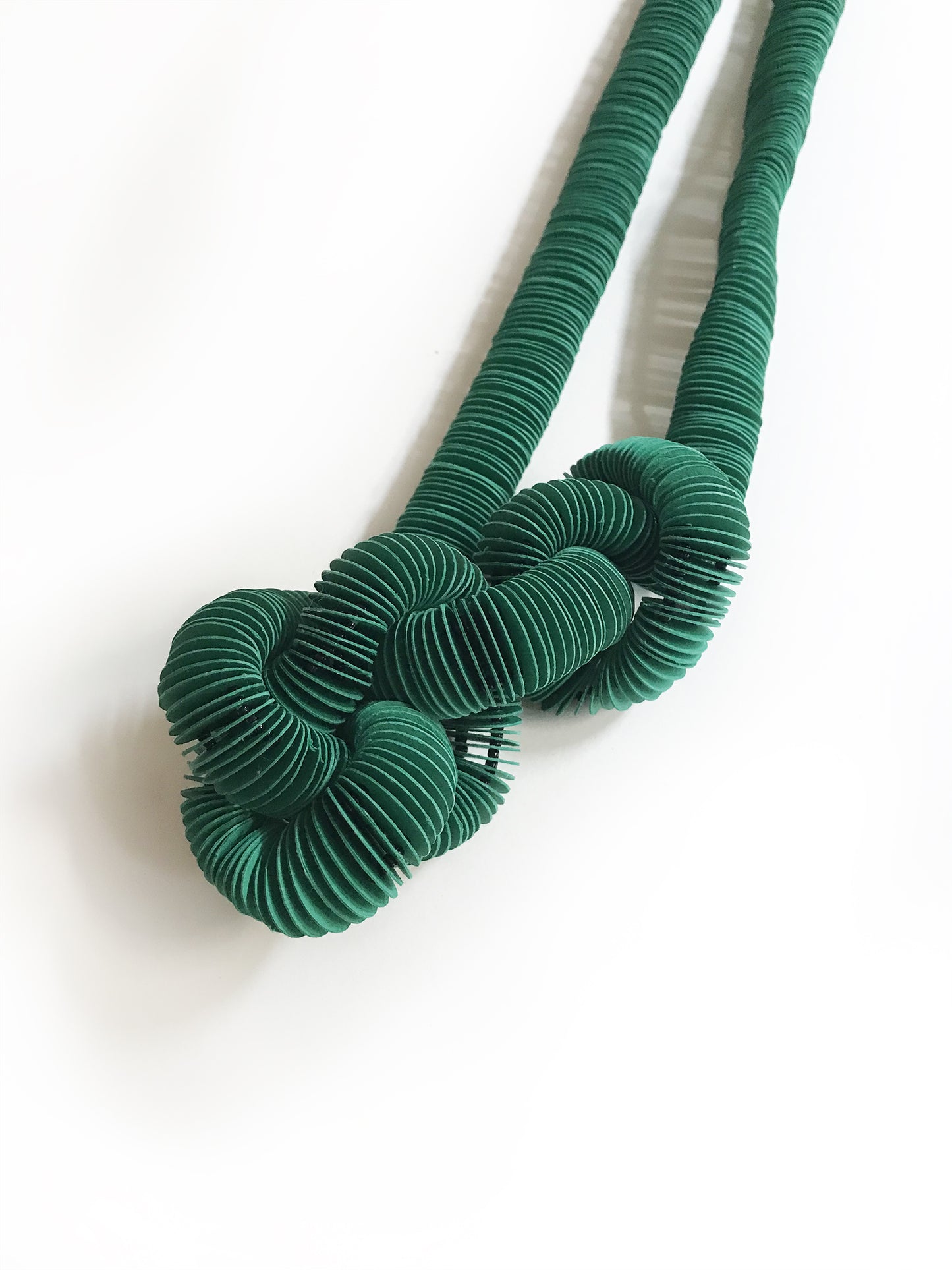 Tre nodi, collana lunga in carta verde con nodi - Verde Alfieri