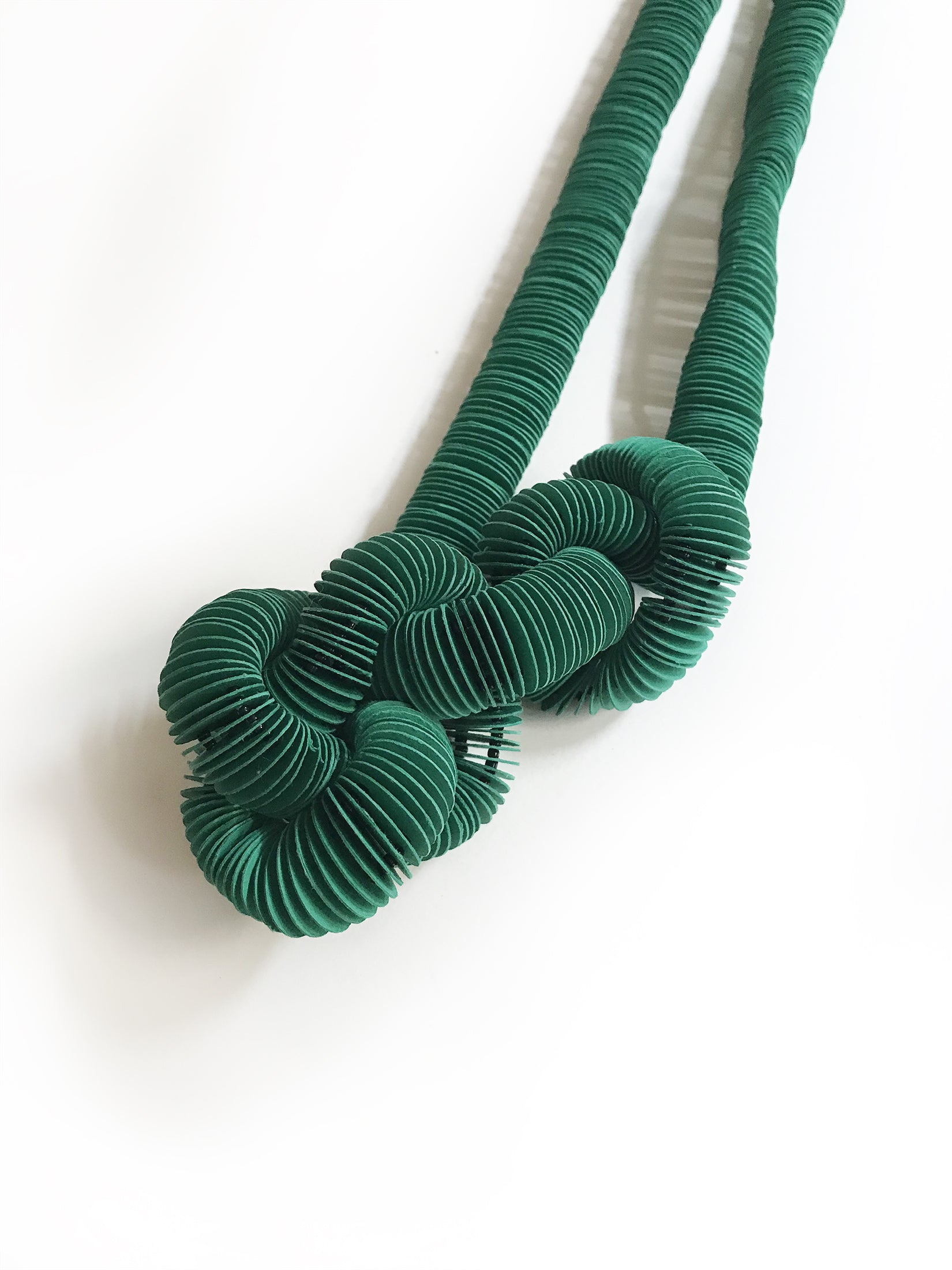 Tre nodi, collana lunga in carta verde con nodi - Verde Alfieri