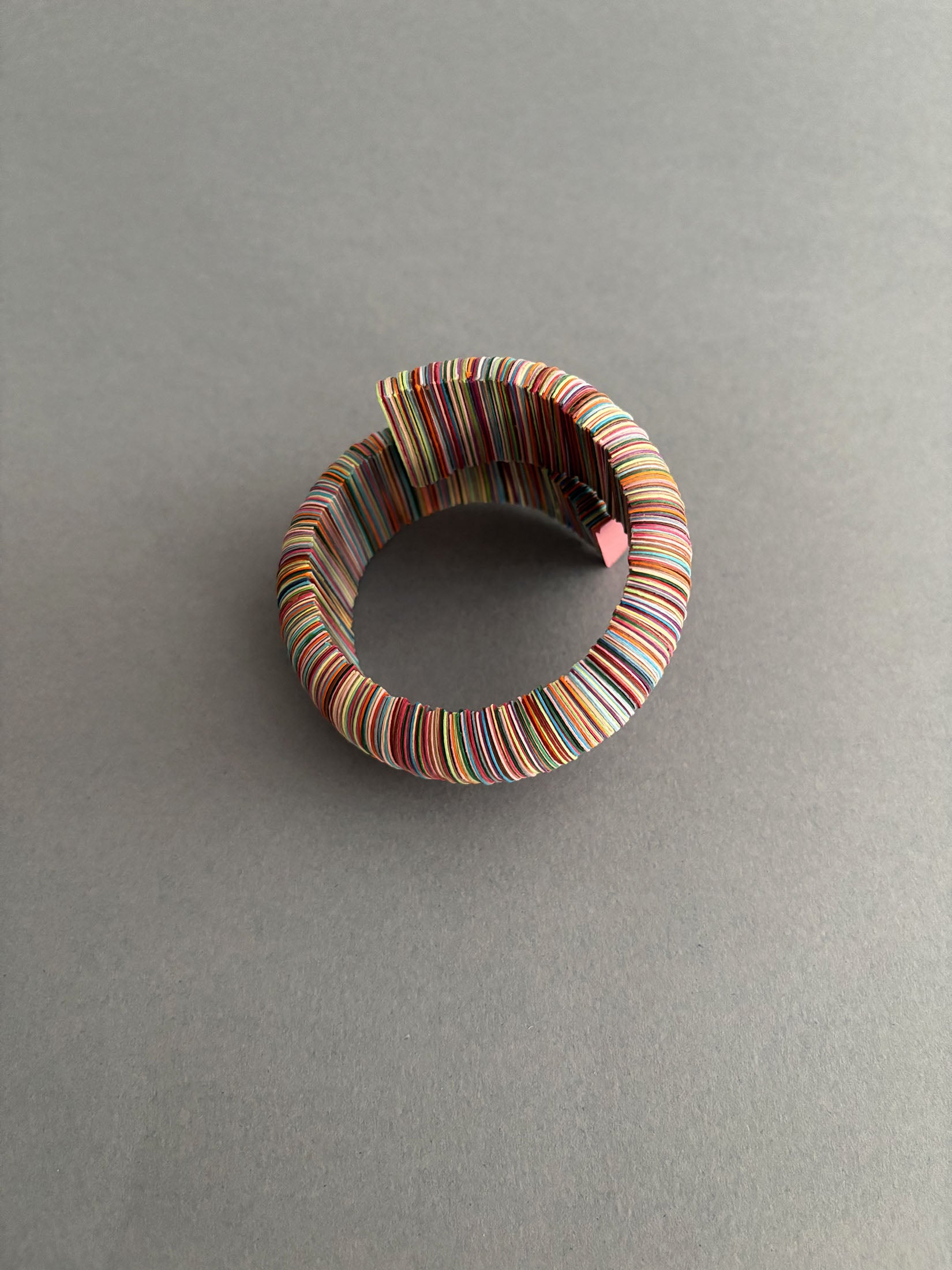Bracciale di carta melange di colori - Verde Alfieri
